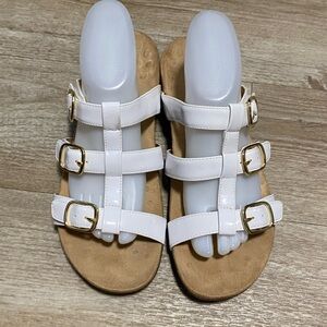 VIONIC WHITE MISA SANDALS SIZE 9
